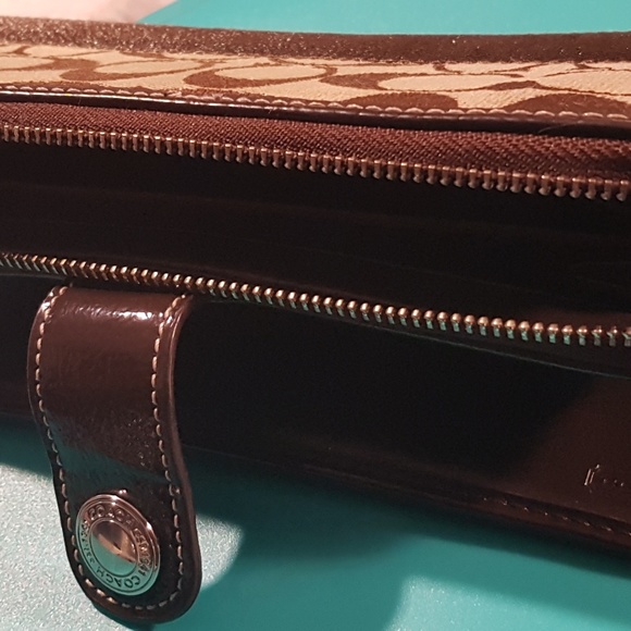 NWOT 💥💖 new price almost half price !!Coach  signature cloth /leather - Picture 16 of 16